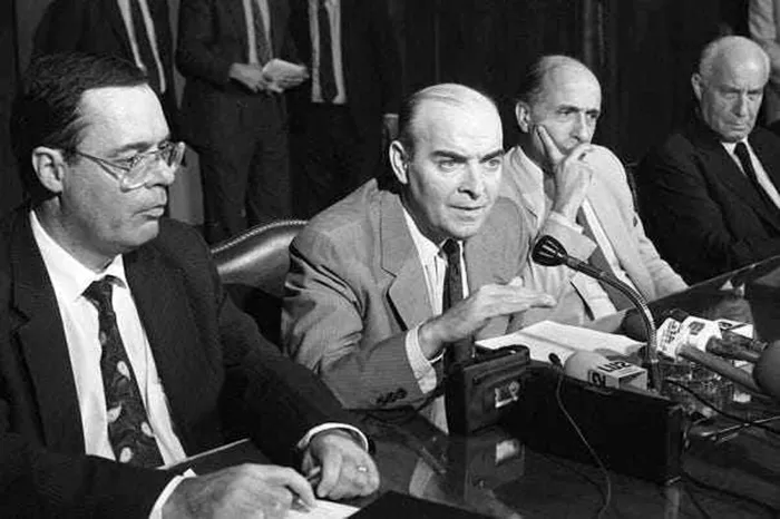 Domingo Cavallo, el Ministro de Economía que lanzó la convertibilidad entre pesos y dólares para combatir la inflación