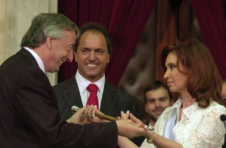 Cristina Fernández de Kirchner asumió la presidencia y se convirtió en la primera mujer en la Argentina en ocupar el sillón de Rivadavia dentro del marco democrático
