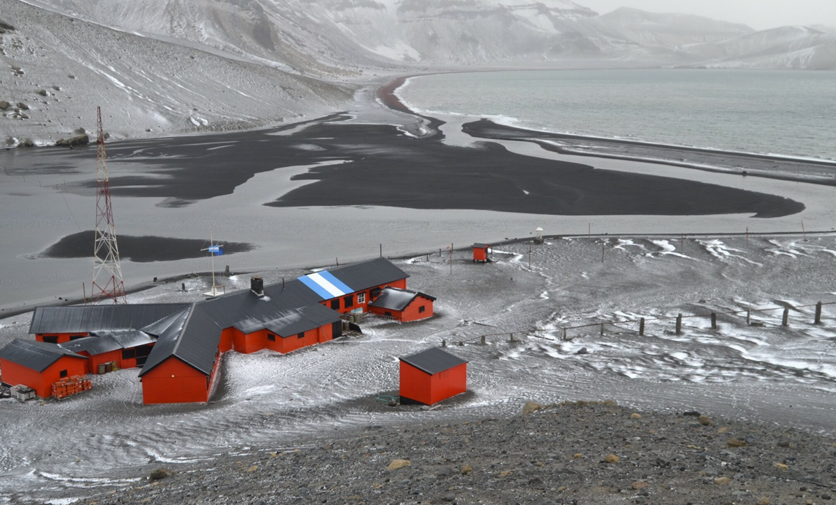 Base Decepción [Foto: Asociación Polar]